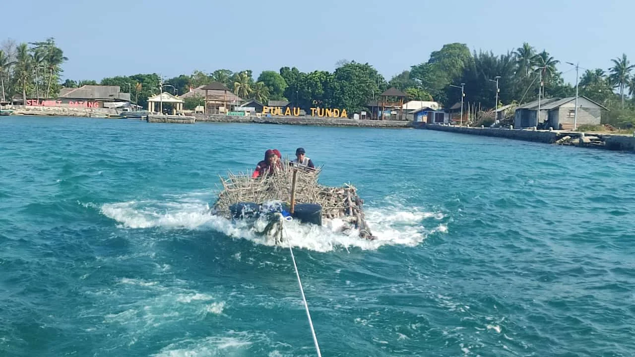 POKDRWIS JALATUNDA PERINGATI SUMPAH PEMUDA DI ATAS PERAHU