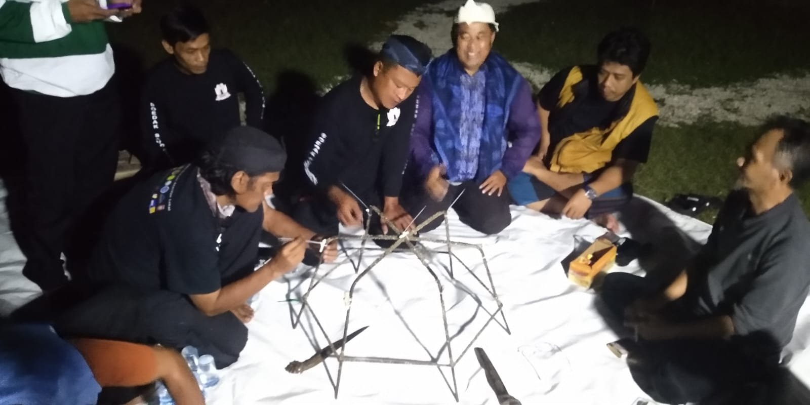 BOEDAK SAUNG & FPTK BANTEN TRANSPLANTASI 100 BIBIT KARANG DI LIWUNGAN
