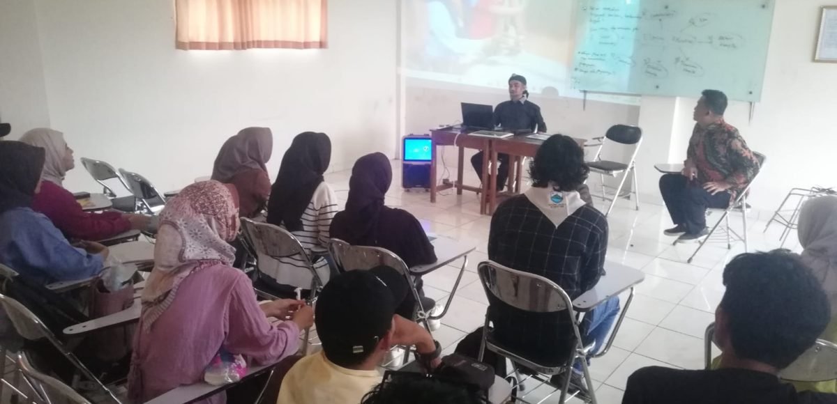 F-PTK BANTEN SOSIALISASIKAN GERBANG TERANG KE MAHASISWA STISIP BANTEN RAYA