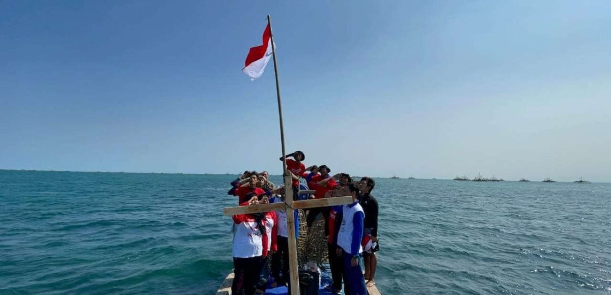 F-PTK BANTEN PERINGATI HUT KE-78 KEMERDEKAAN RI DI ATAS PERAHU NELAYAN
