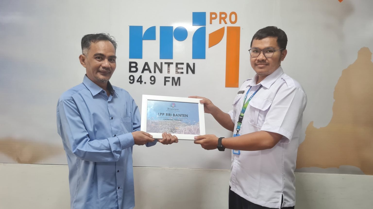 F-PTK Banten Serahkan Penghargaan ke LPP RRI Banten